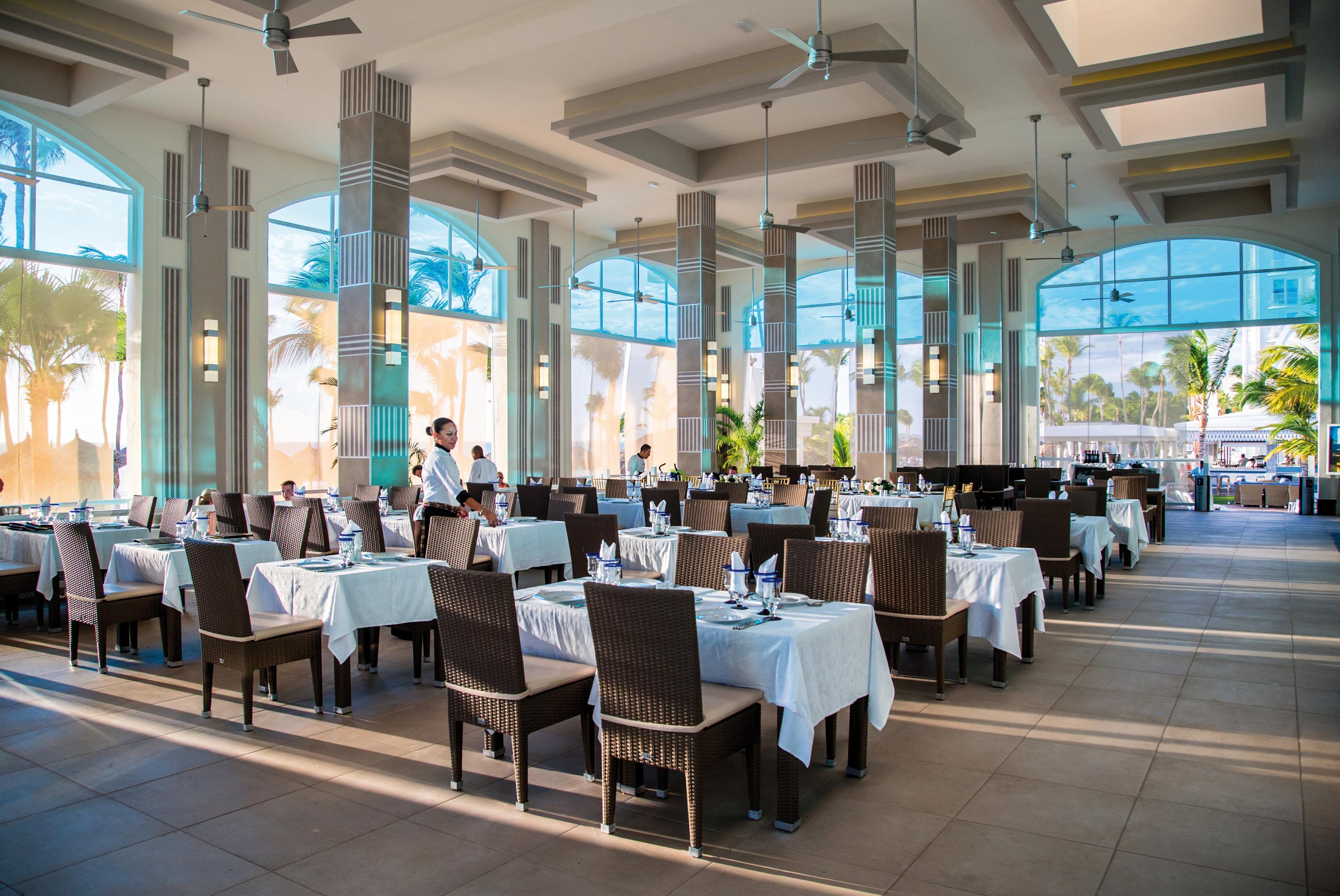 RIU Palace Aruba Pool Restaurant